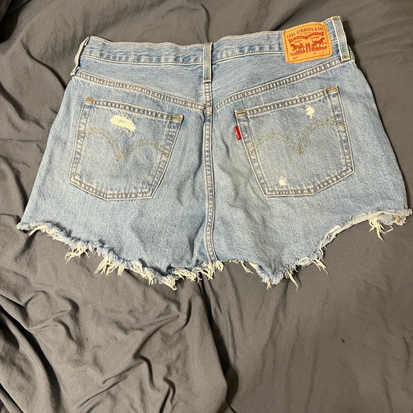 Blue Jean levi 501 shorts - Picture 2 of 3